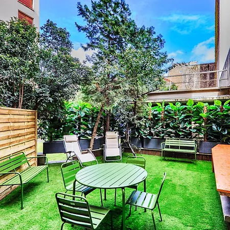 Private Garden Near Trocadero